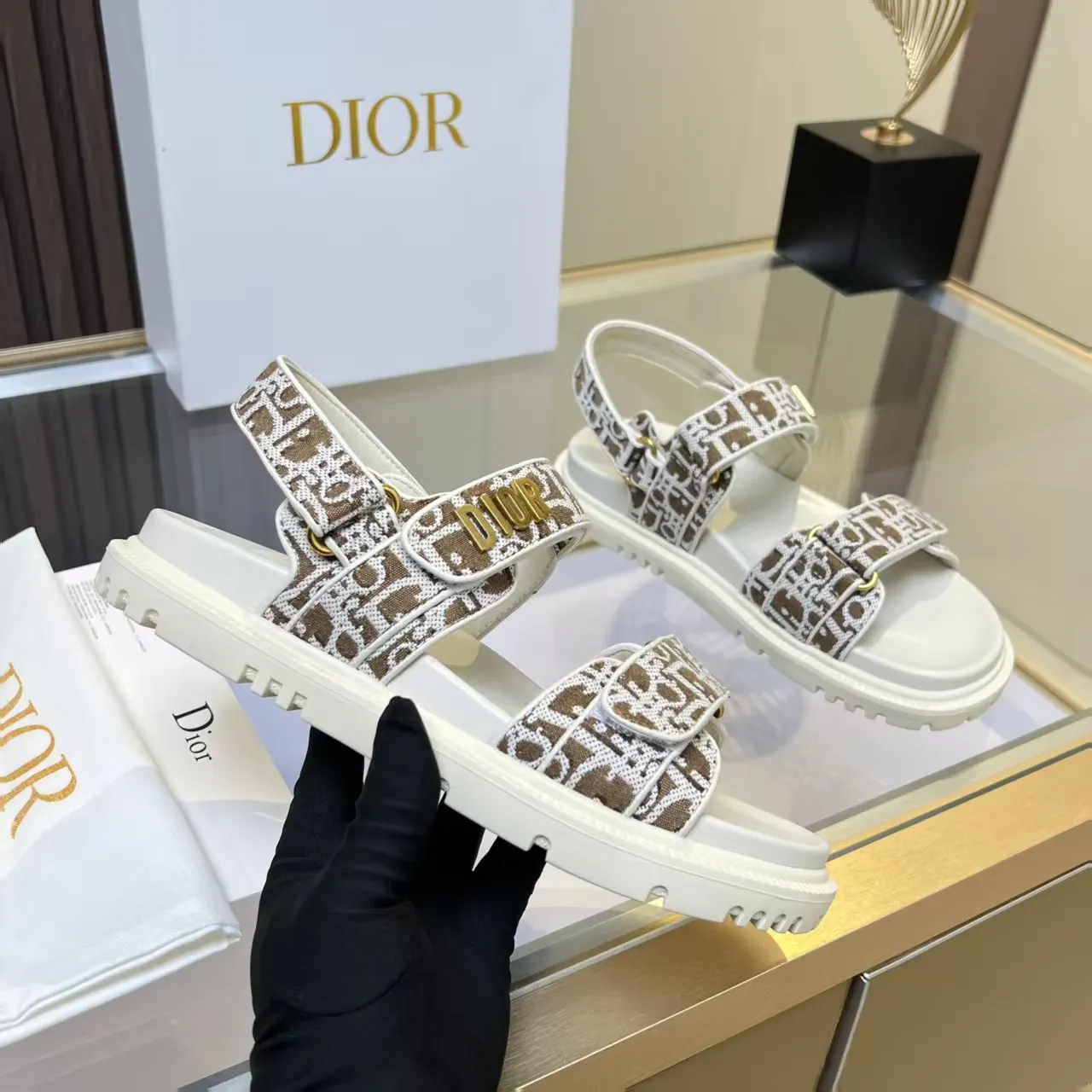 👟👟Ex-factory price 480👟👟 Dior classic popular sandals Step into the fashion territory of Dior slippers and encounter the ultimate fusion of elegance and comfort. The upper is engraved with the Christian Dior Paris logo using exquisite embroidery technology. The delicate stitching tells the brand's profound heritage and is fully recognizable.   Made of high-quality materials, it feels soft and fits your feet, as if it is a gentle care tailor-made for your feet. The sole is carefully designed and engraved with Christian Dior's lucky star symbol. It is not only a beautiful embellishment, but also provides reliable grip, making every step steady and secure.   It has a simple design and is easy to put on and take off. Whether it is a lazy weekend or a pleasant vacation, it can be easily adapted. Whether paired with casual shorts, casual jeans, or an elegant dress, Dior slippers can instantly enhance the overall style and show a casual fashion attitude.   Dior slippers, in the name of fashion, inject luxurious charm into your life and accompany you with every step you take with confidence and elegance. Material: Fine genuine cowhide upper, outsole, TPR, non-slip and wear-resistant, code number: 35-41 (42 customized)